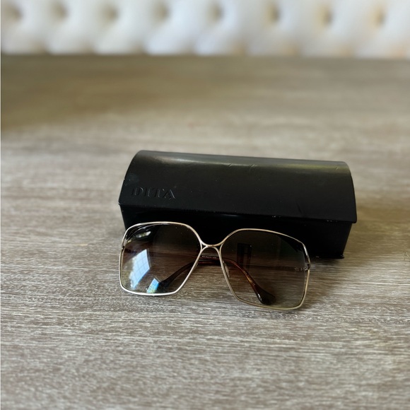 DITA OVERSIZED SUNGLASSES